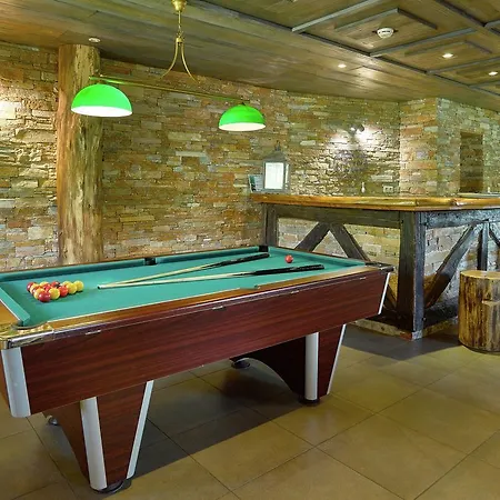 Luxurious Holiday In With Pool Bar